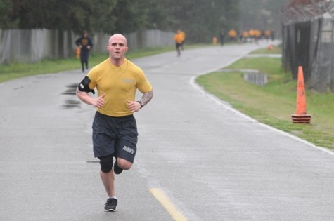 Do headphones give sailors and airmen an edge on their PT tests?
