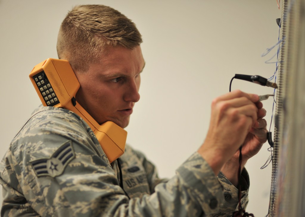 Air Force awards transceiver contract
