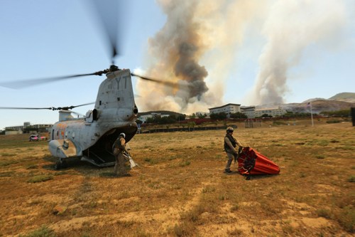 Marines help fight California wildfires