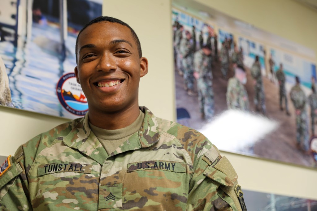Soldier revives drowned child while on tour in Hawaii