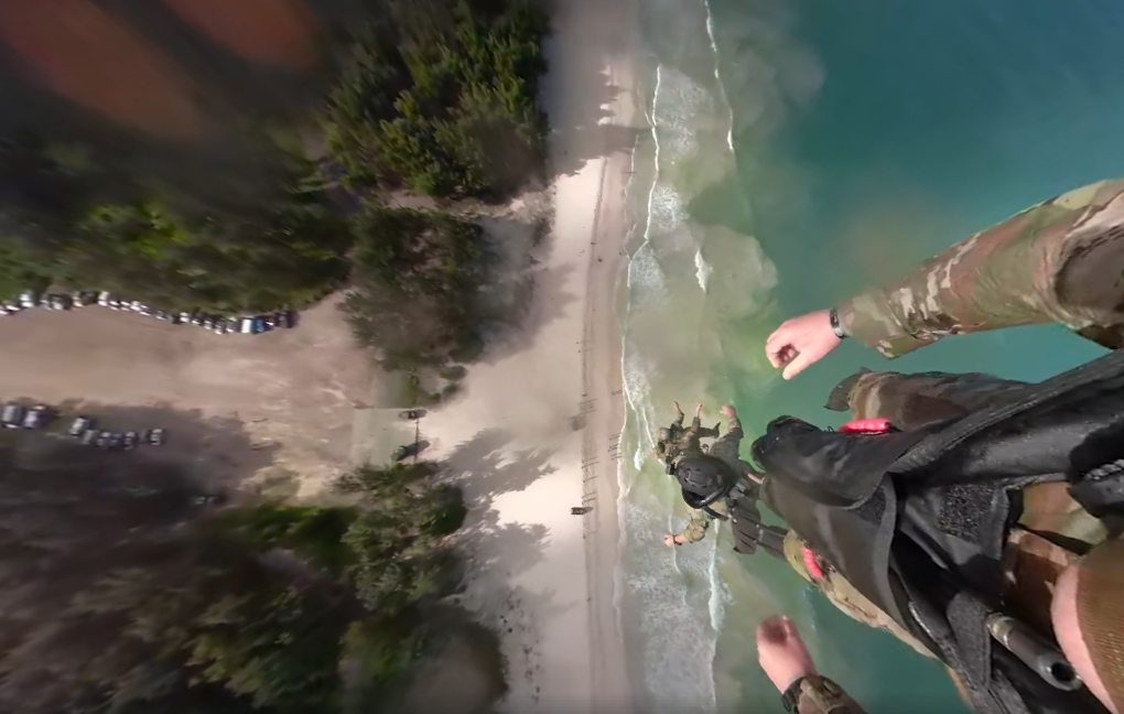 Check out this stunning 360-degree video of soldiers flying over Hawaii while harnessed to a Black Hawk
