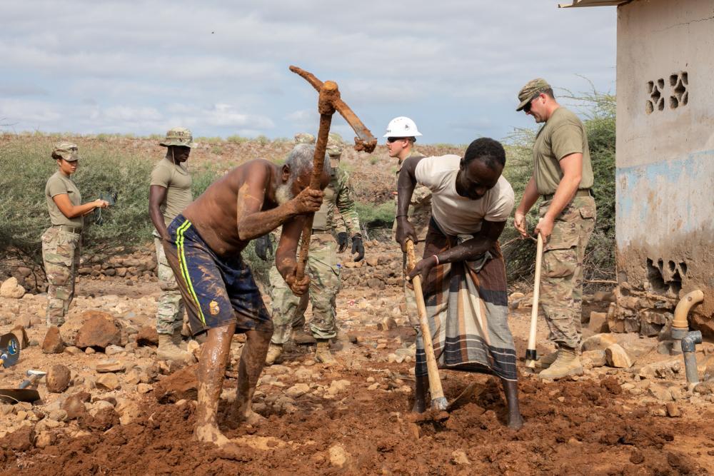 US soldiers help fix the only well in Djiboutian village