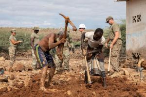 US soldiers help fix the only well in Djiboutian village
