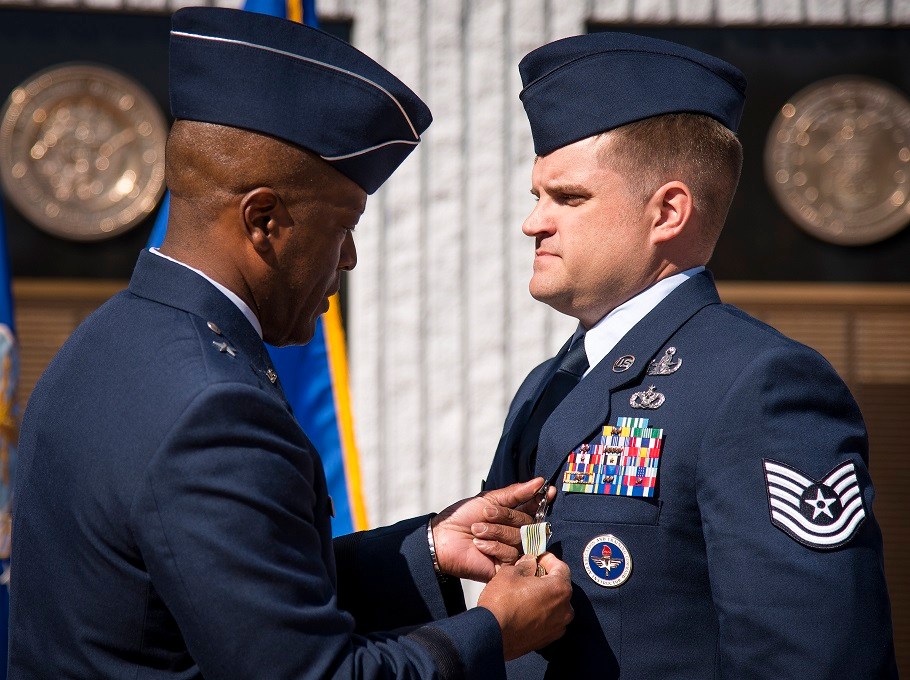 Air Force EOD tech receives Airman’s Medal for saving double amputee from flood