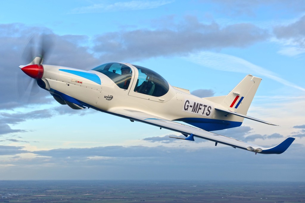 UK Receives New-Generation G-120TP Aircraft for Pilot Training