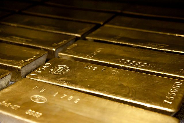 Tank collector gets a pleasant surprise: $2.4 million in gold