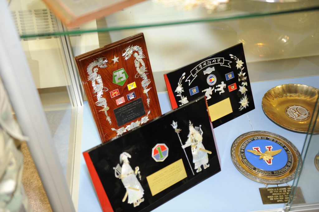 Lt. Gen. Hal Moore’s family donates artifacts to 7th Infantry Division