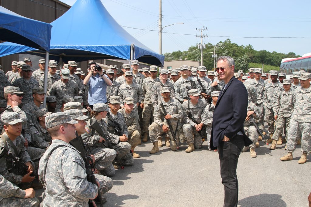 Actor and humanitarian Gary Sinise is awarded AUSA’s top honor for public service