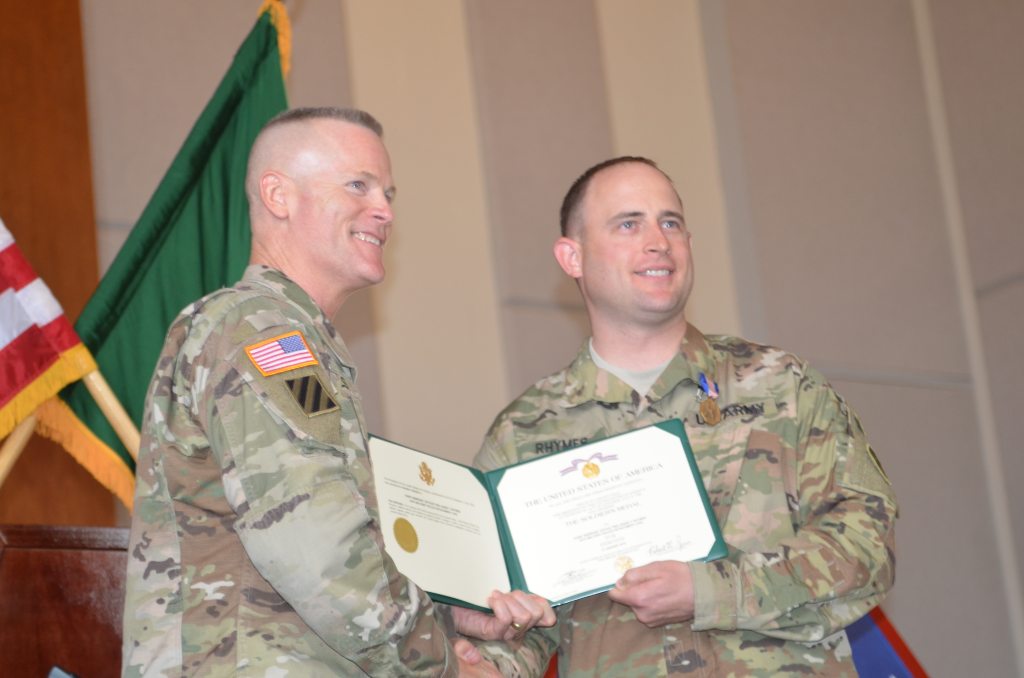 CID agent receives Soldier’s Medal for rescuing man from burning vehicle
