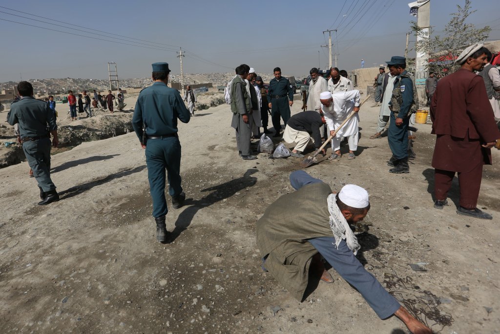 Afghan officials: Taliban seize district in Kunduz province