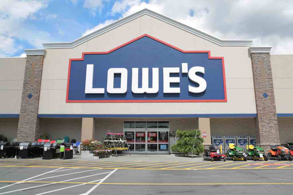 Lowe’s expands, changes its military discount program