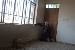 Iraqi units clear Mosul buildings after advances, ISIS attacks