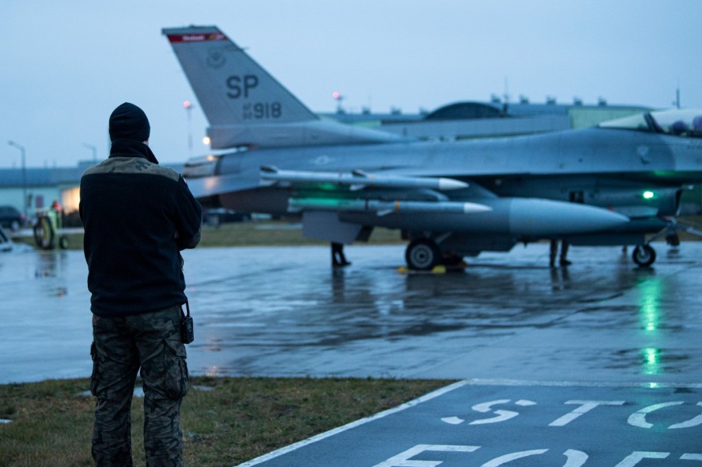 US F-16s head to Poland to strengthen NATO air policing mission