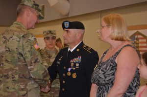 Army recruiter receives Soldier’s Medal after saving crash victims