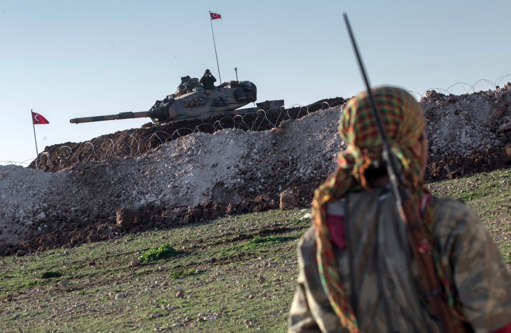US forces patrol Syrian border amid clashes between Turkey and Kurdish militants