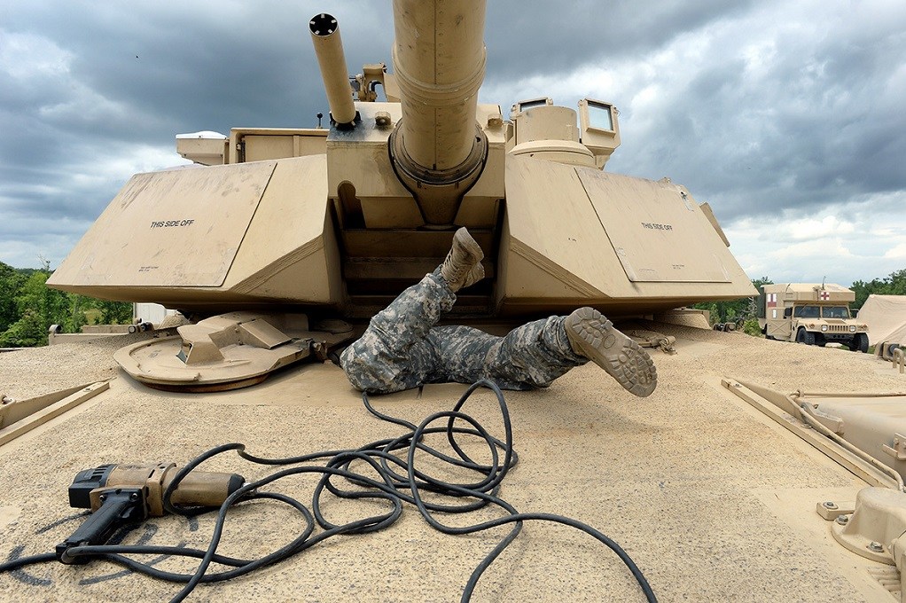 Soldiers from Army’s newest armored BCT win ‘best tank crew’ trophy