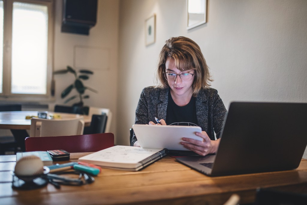 Senators introduce bill expanding telework during pandemic