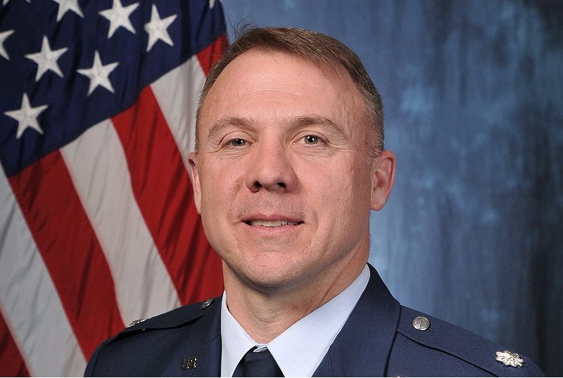 A-10 pilot who braved ‘hailstorm of anti-aircraft fire’ to save soldiers receives Silver Star