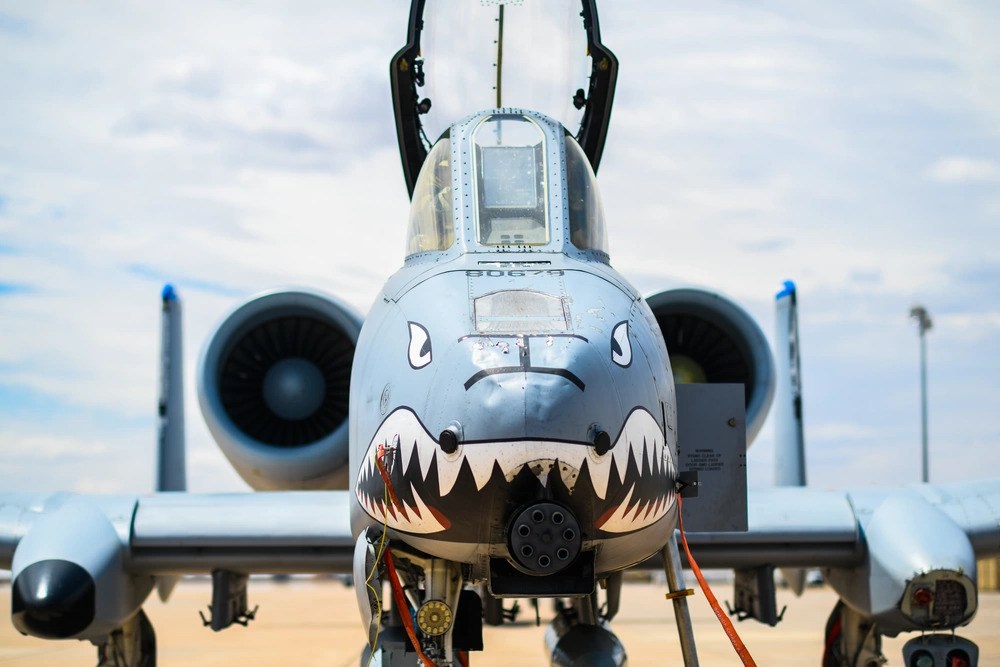 US A-10 attack planes arrive in Middle East in bid to deter wider war