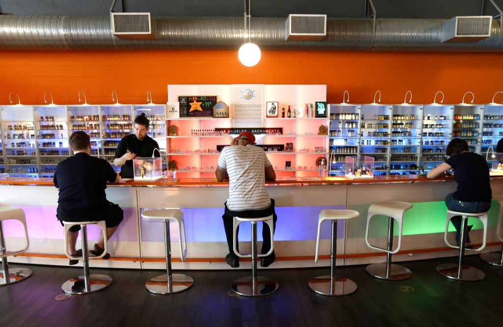 Study: Vaping and traditional tobacco usage closely linked in teens, potential recruits