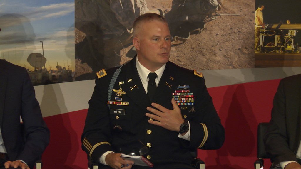 Communications and their impact on decision making in future war