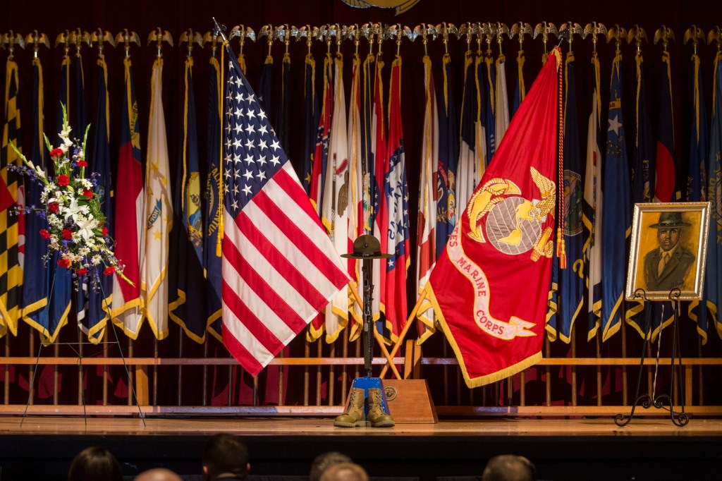 Marine drill instructor posthumously awarded medal for heroism in rescuing trapped motorists